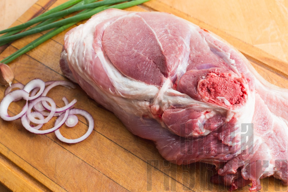 Свиная лопатка, купить в Москве с доставкой.