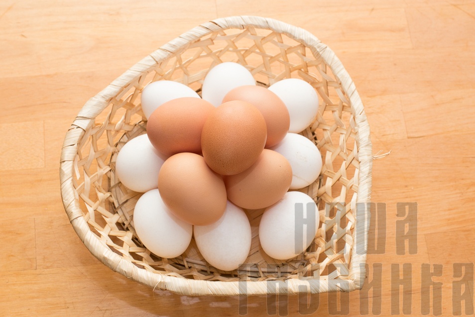 Яйца куриные домашние. Купить в Москве с доставкой на дом или в офис.